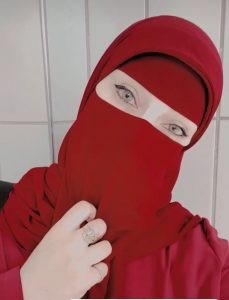 بسملة أحمد.. موديل فاشون بالنقاب (الجمال المنتقب)