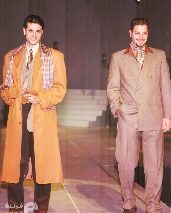 صورة لأحمد عز وتامر هجرس من عرض أزياء في التسعينات