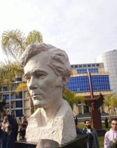 L'inauguration de la statue de Mahmoud Yassin